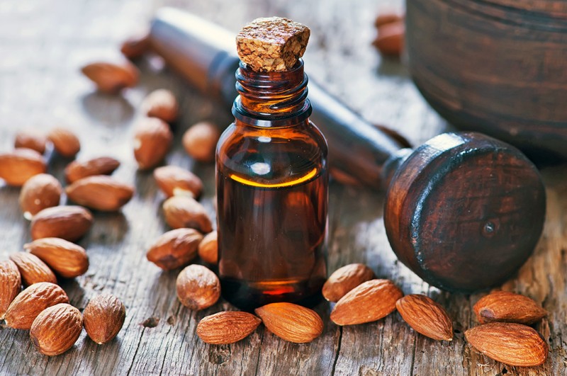 خواص روغن بادام تلخ برای مو در طب سنتی